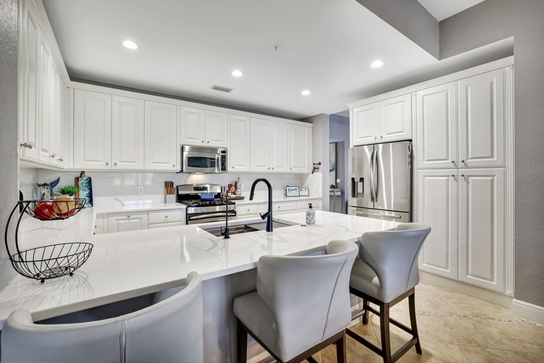 9070 Campanile Cir #102, Naples, FL 34114