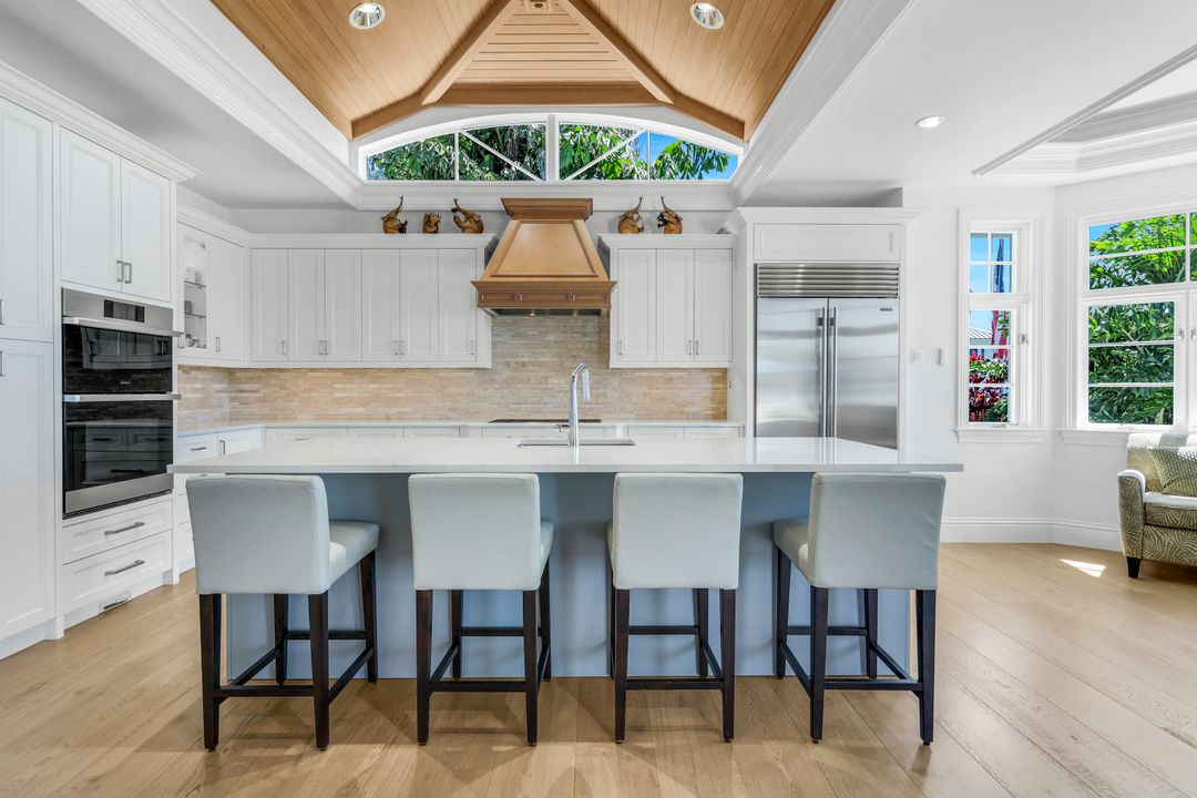 400 Springline Dr, Naples, FL 34102