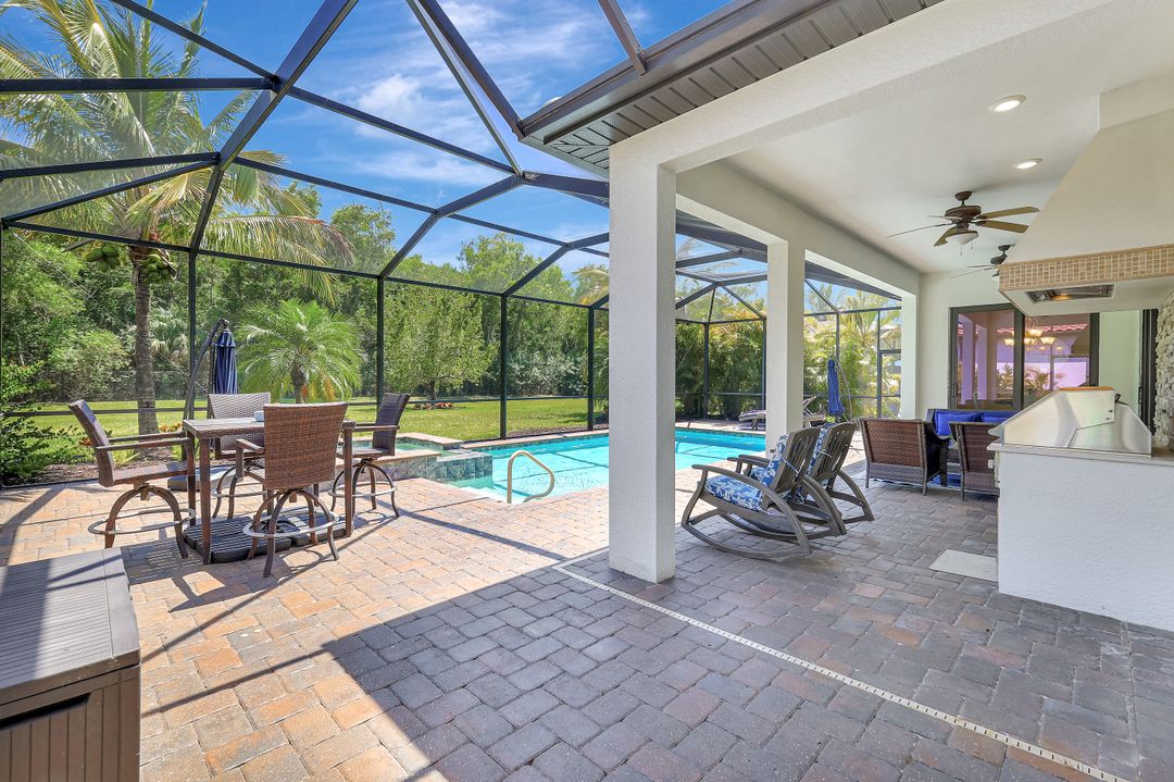 2102 Antigua Ln, Naples, FL 34120
