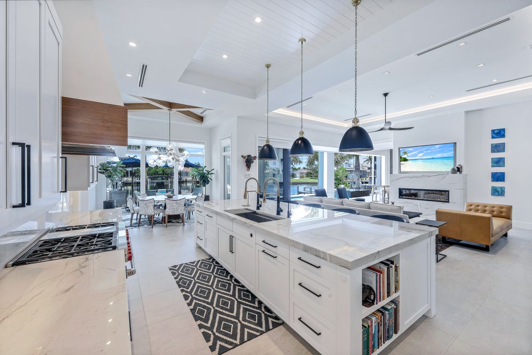 685 Cameo Ct, Marco Island, FL 34145