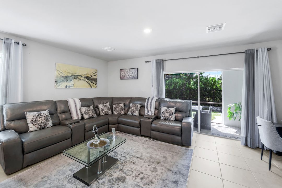 15171 Wildflower Cir, Naples, FL 34119