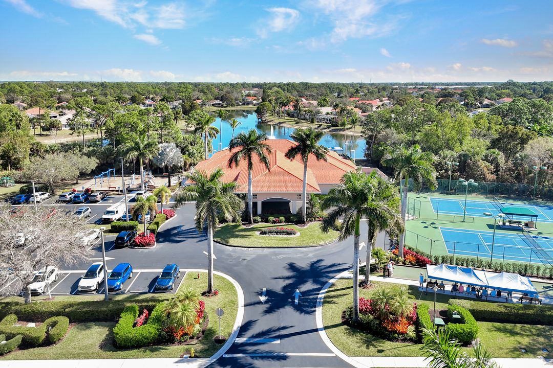 7488 Berkshire Pines Dr, Naples, FL 34104