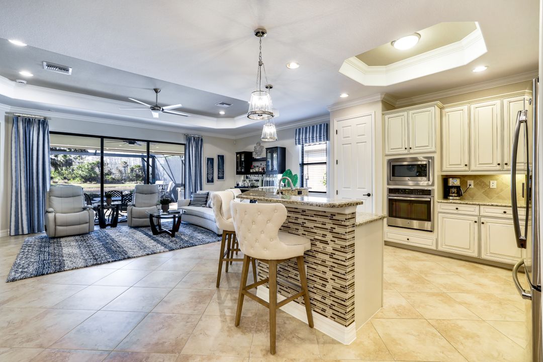 9457 Rialto Dr, Naples, FL 34113