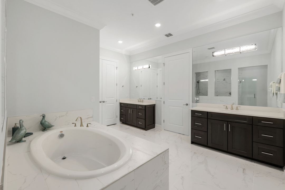 2488 Breakwater Wy #13-201, Naples, FL 34112