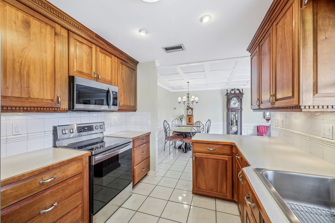 3117 SE 19th Ave, Cape Coral, FL 33904