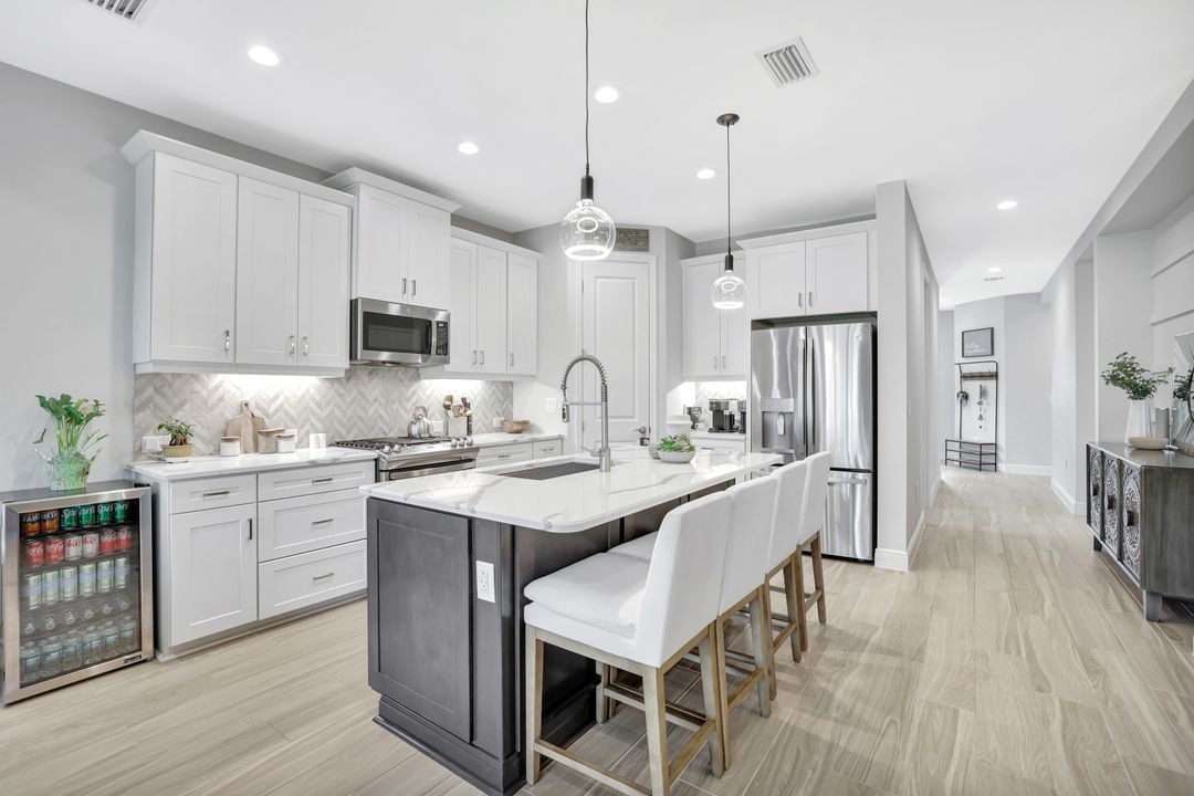 4621 Centaurus Cir, Naples, FL 34120