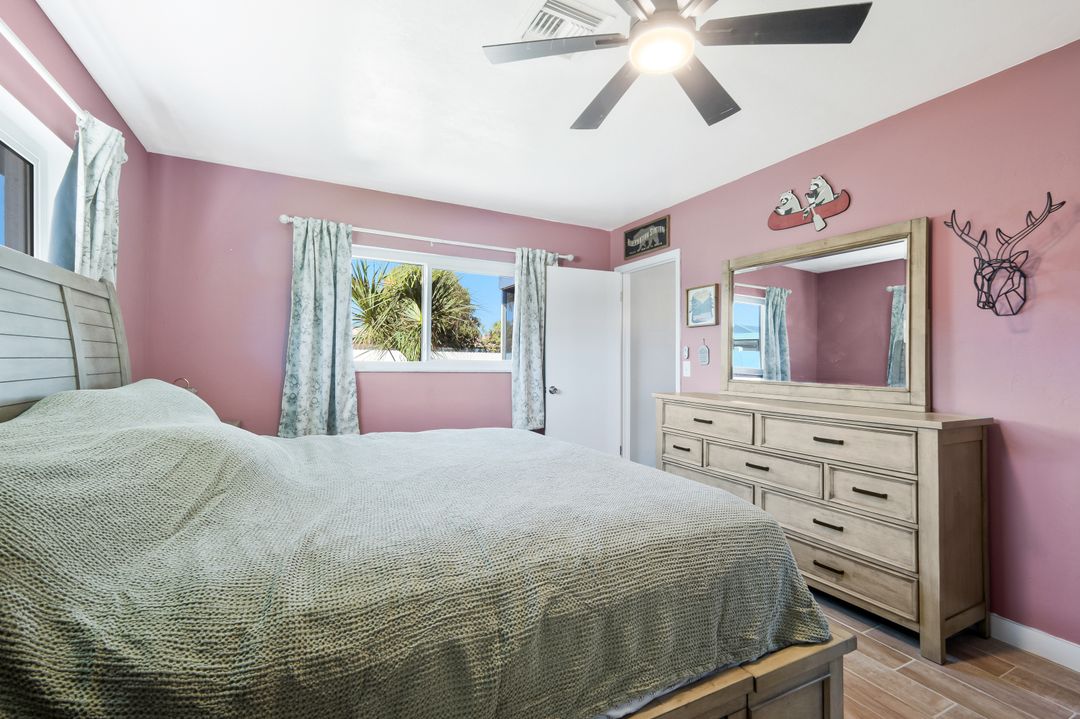 3926 Country Club Blvd, Cape Coral, FL 33904