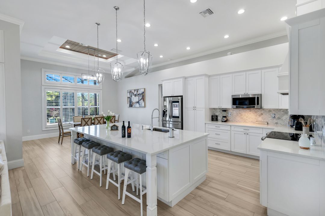 90 22nd Ave NW, Naples, FL 34120