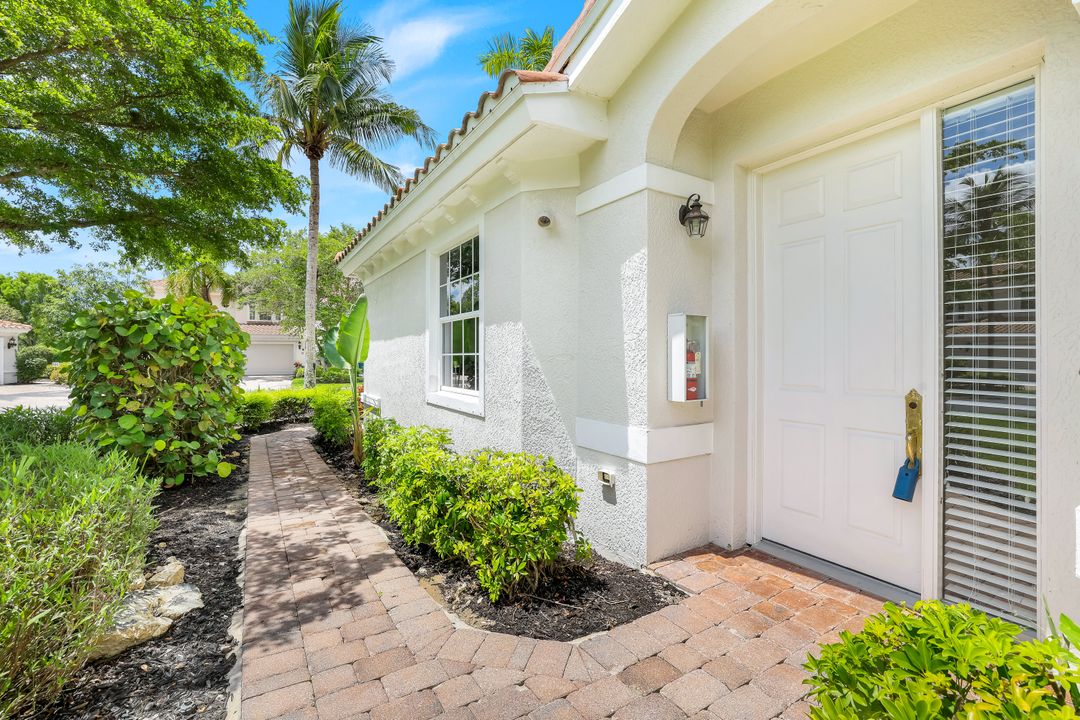 9053 Cascada Way #202, Naples, FL 34114
