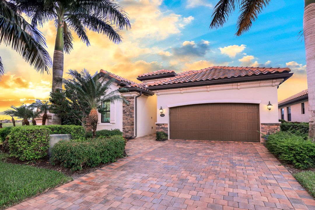 2939 Aviamar Cir, Naples, FL 34114