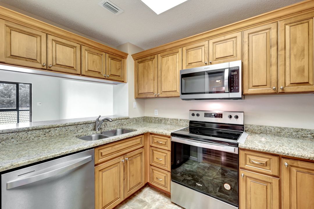 900 Arbor Lake Dr #207, Naples, FL 34110