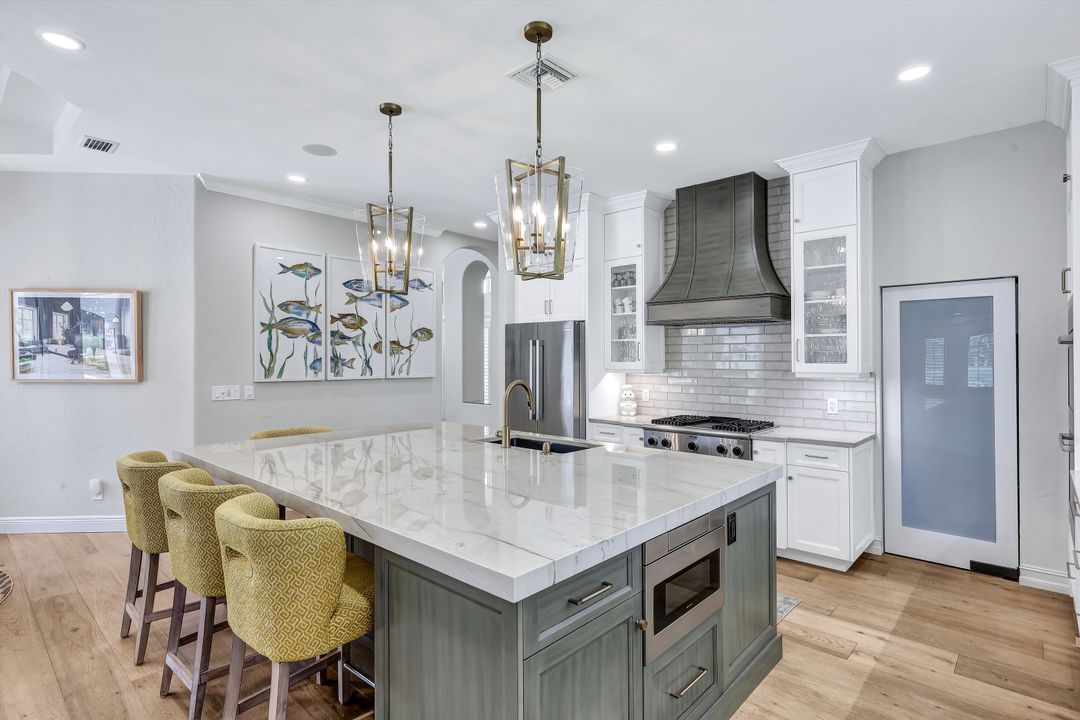 4624 Pond Apple Dr N, Naples, FL 34119