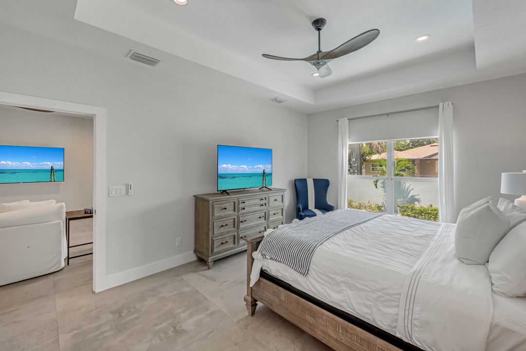 605 107th Ave N, Naples, FL 34108