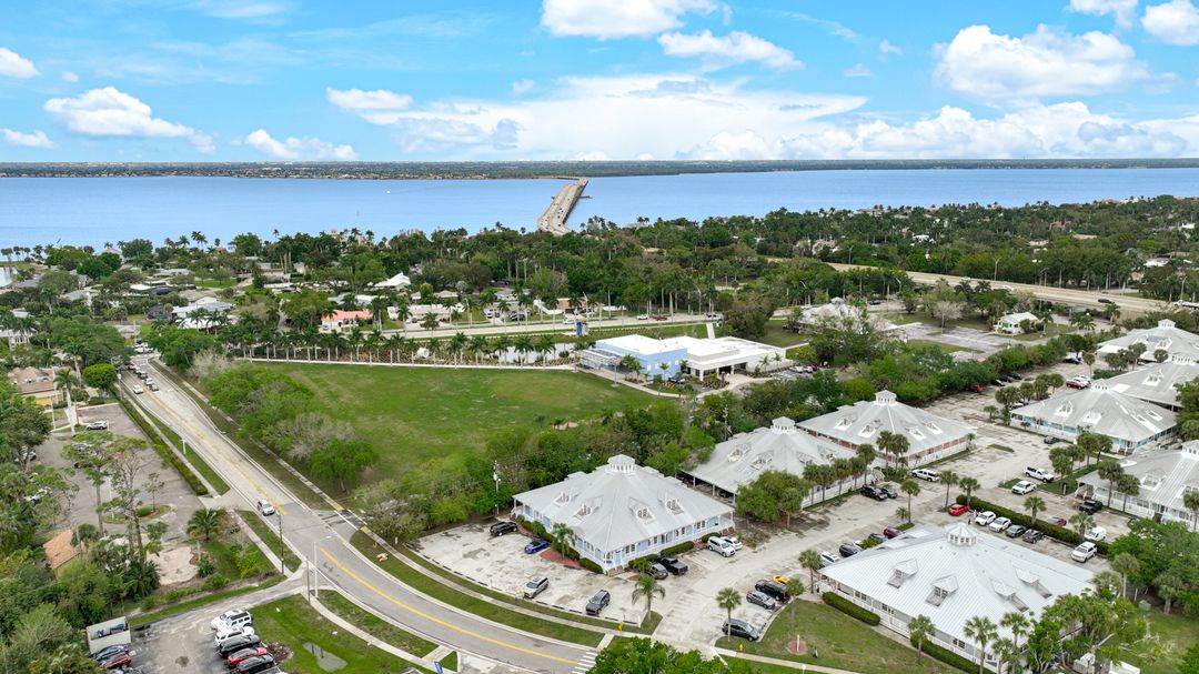 1361 Royal Palm Square Blvd, Fort Myers, FL 33919