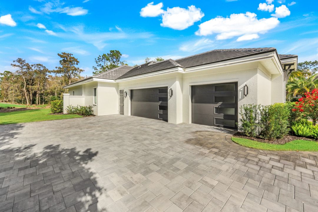 3891 Brynwood Dr, Naples, FL 34119