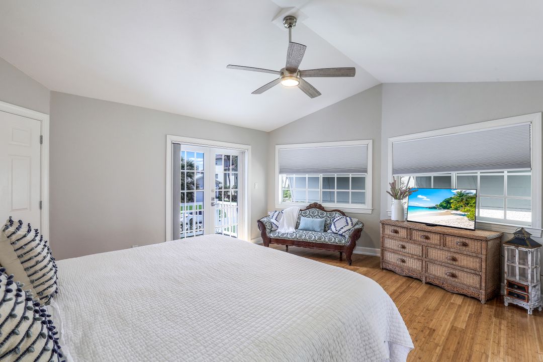 437 Tradewinds Ave, Naples, FL 34108