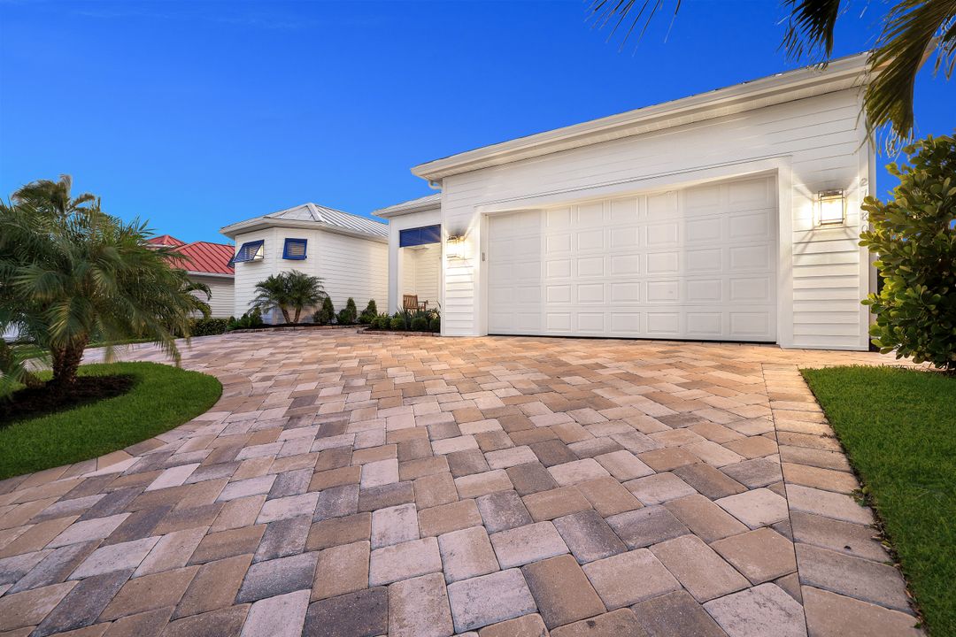 27080 Flamingo Dr, Bonita Springs, FL 34135