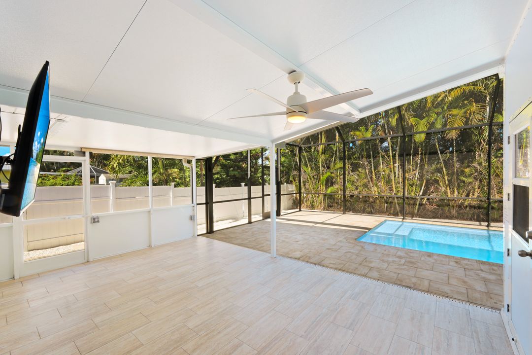 825 93rd Ave N, Naples, FL 34108