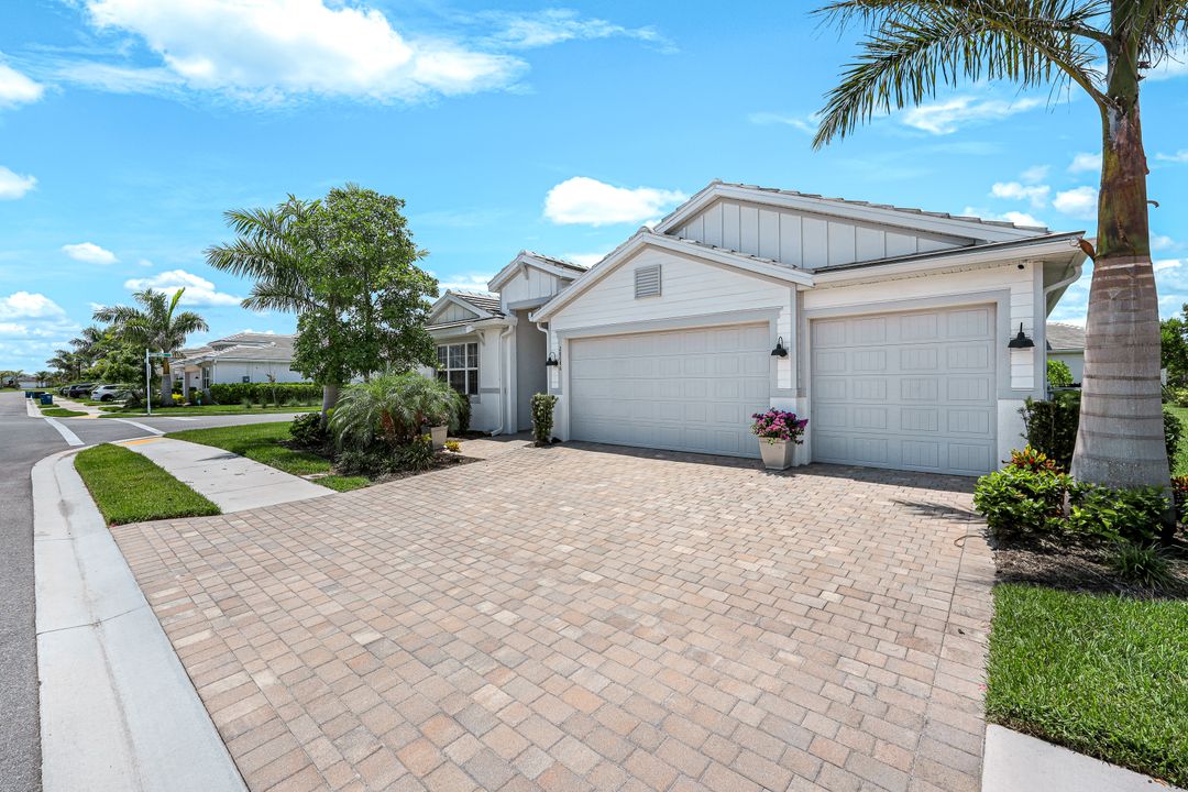 28086 Captiva Shell Lp, Bonita Springs, FL 34135