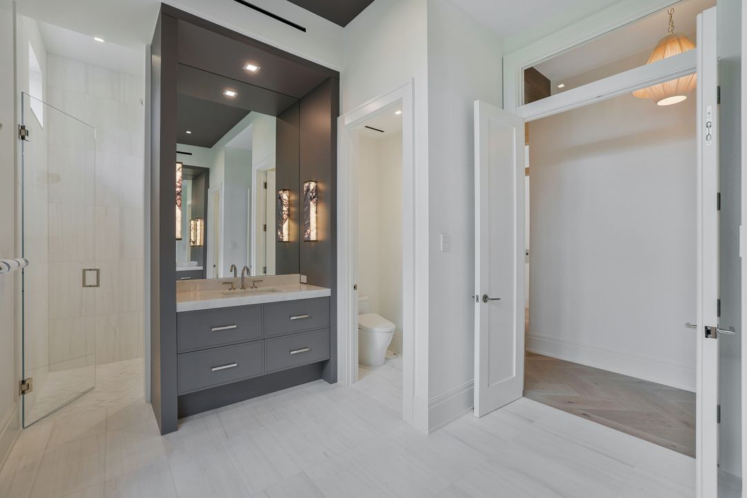 408 16th Ave S, Naples, FL 34102