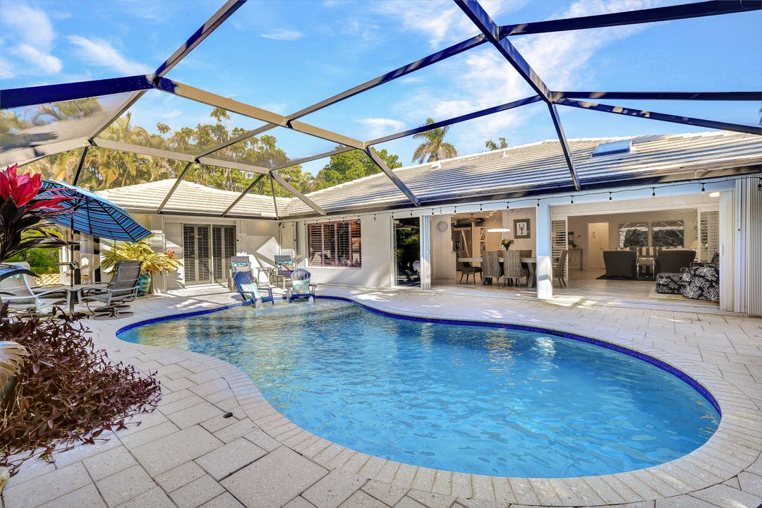 735 Old Trail Dr, Naples, FL 34103