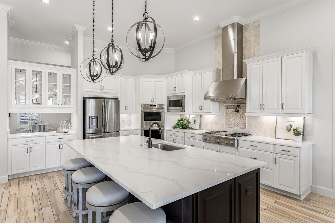 9071 Sorreno Ct, Naples, FL 34119