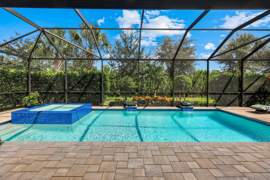 9583 Curlew Dr, Naples, FL 34120