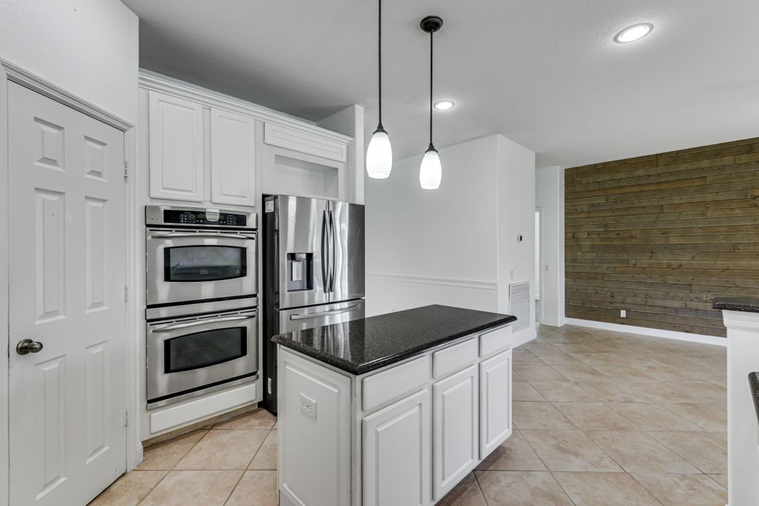 2210 Cape Heather Cir, Cape Coral, FL 33991