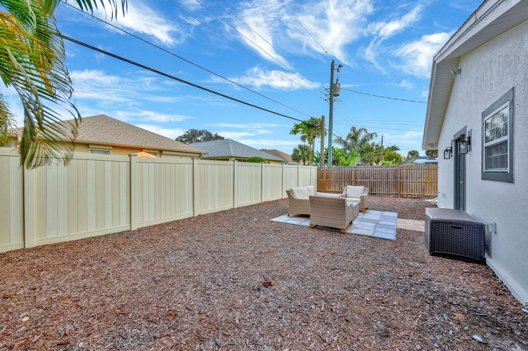 625 95th Ave N, Naples, FL 34108