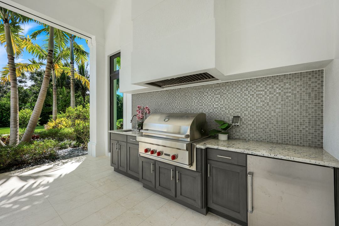 112 Hickory Rd, Naples, FL 34108