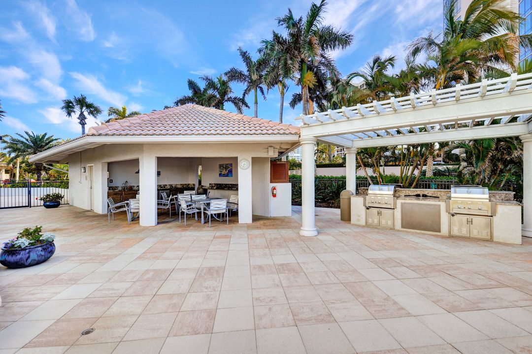4401 Gulf Shore Blvd N #1406, Naples, FL 34103