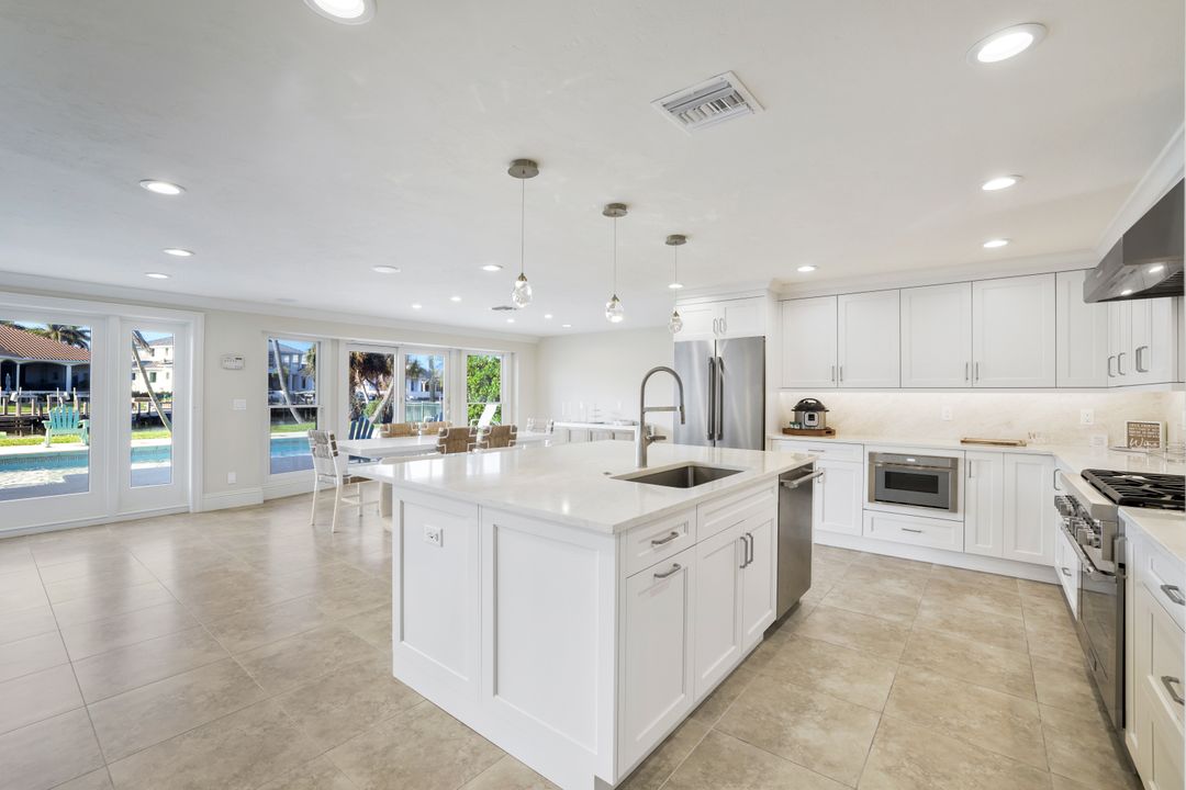 350 Bowline Bend, Naples, FL 34103