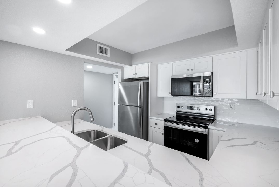 1451 Middle Gulf Dr #J304, Sanibel, FL 33957