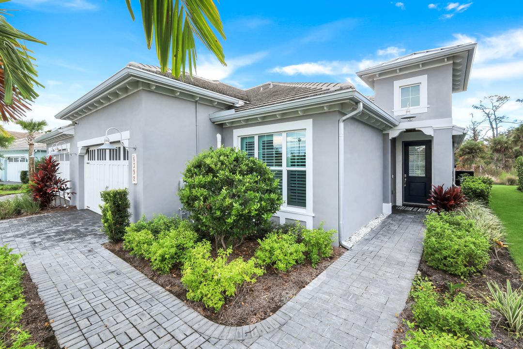 6392 Arriba Ave, Naples, FL 34113
