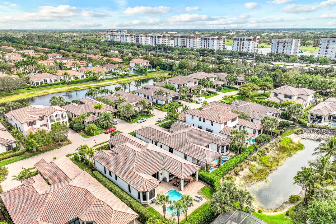 2239 Residence Cir, Naples, FL 34105