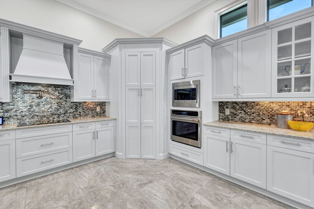 12646 Dundee Ln, Naples, FL 34120