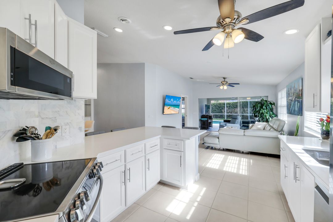4272 Redonda Ln, Naples, FL 34119