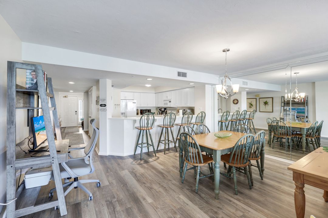 21 Bluebill Ave  #905, Naples, FL 34108