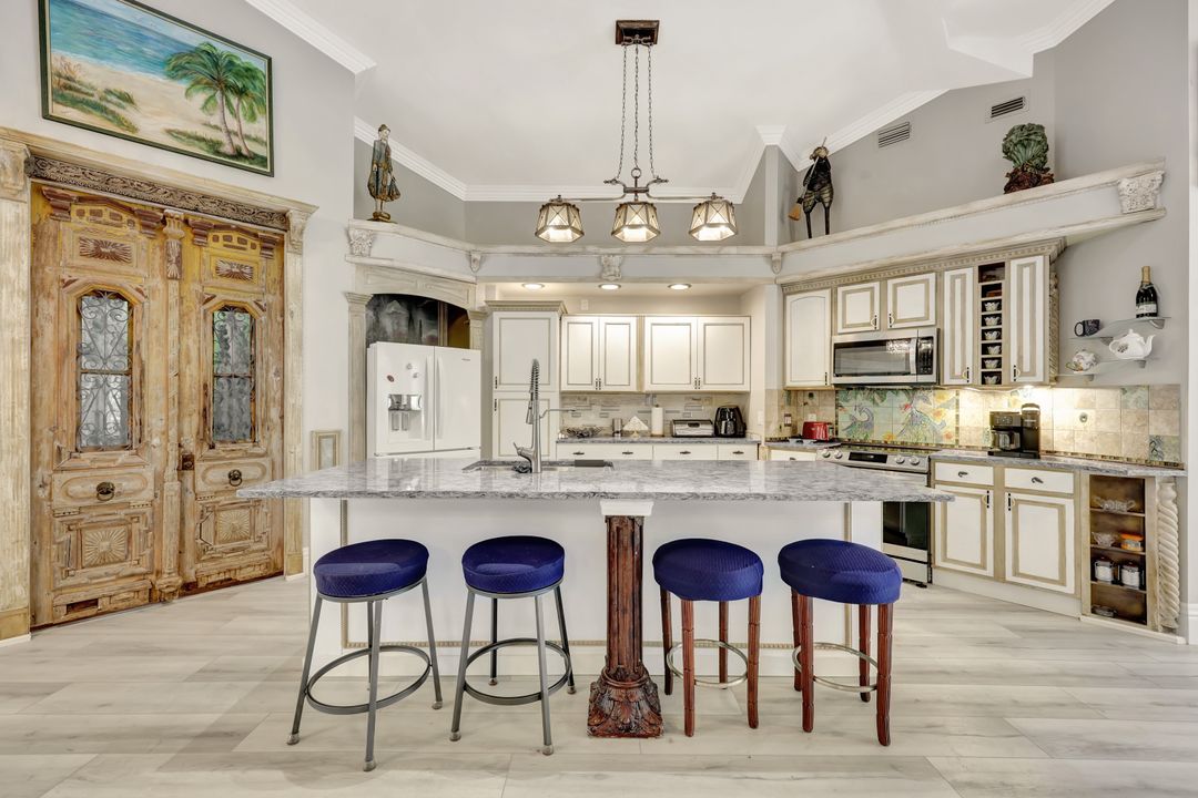 1904 Bethany Pl, Naples, FL 34109