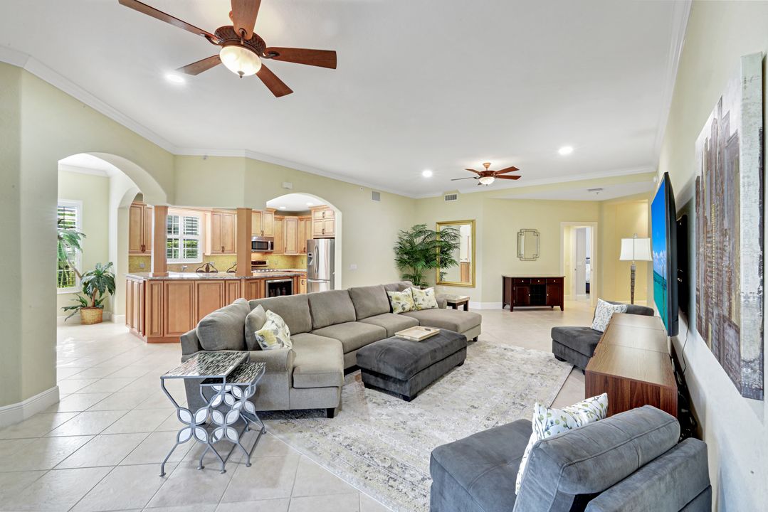 9002 Cascada Way #102, Naples, FL 34114