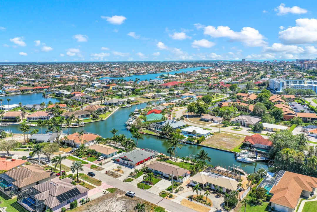 811 Wintergreen Ct, Marco Island, FL 34145