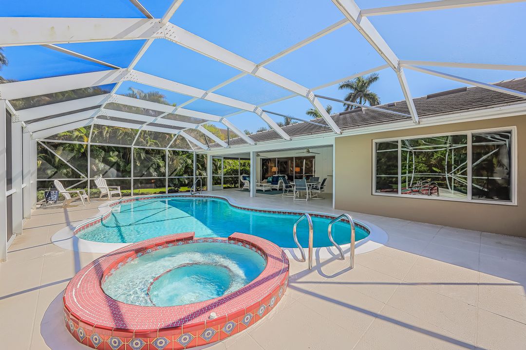 727 Park Shore Dr, Naples, FL 34103