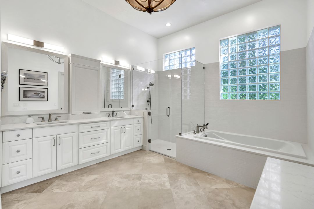 5746 Hammock Isles Dr, Naples, FL 34119