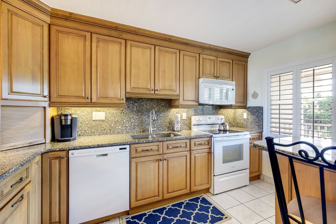 200 Periwinkle Way #214, Sanibel, FL 33957