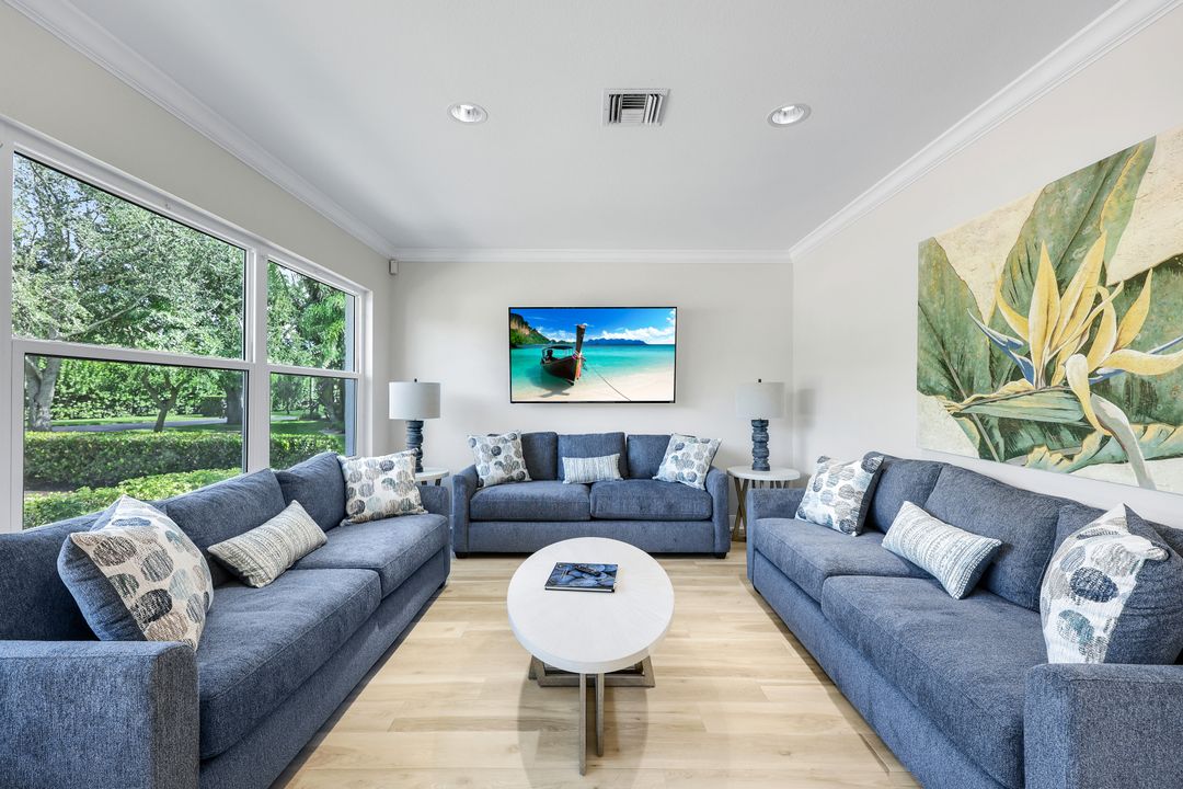 2110 Cay Lagoon Dr #122, Naples, FL 34109