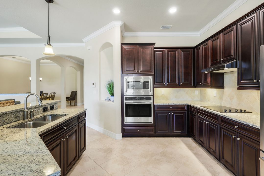 28085 Wicklow Ct, Bonita Springs, FL 34135