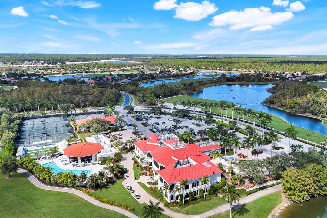 5092 Cerromar Dr, Naples, FL 34112