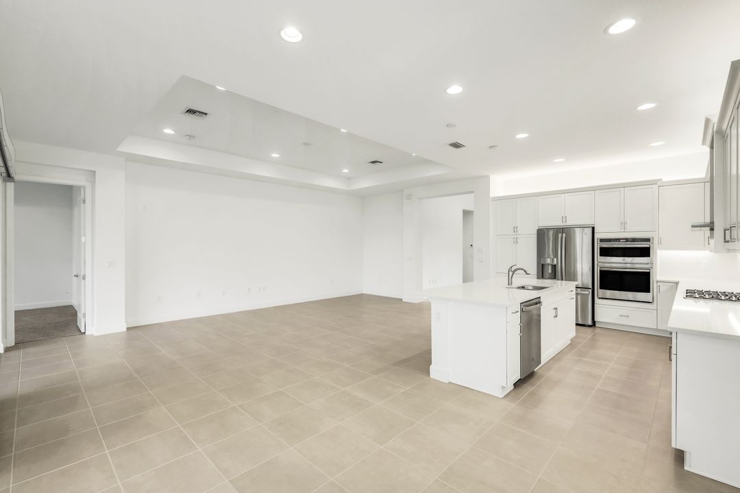 11805 Drake Ln, Naples, FL 34120