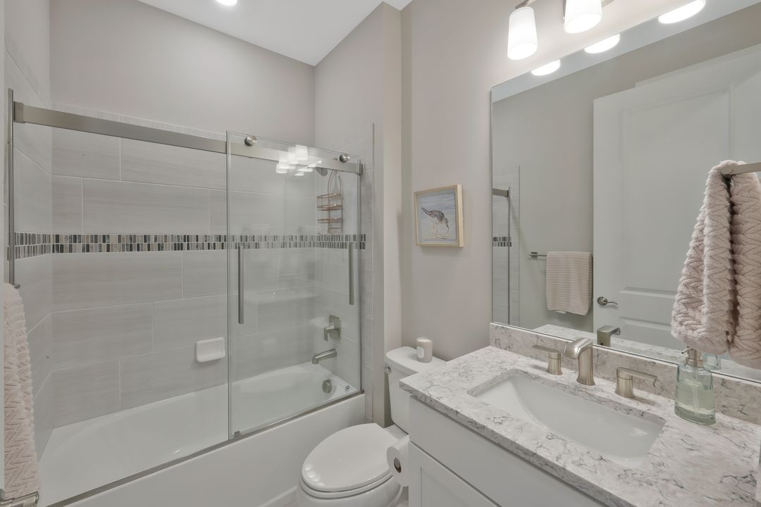 9815 Everglades Dr, Naples, FL 34120