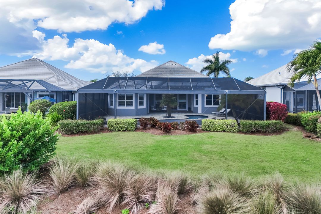 5052 Martinique Dr, Naples, FL 34113